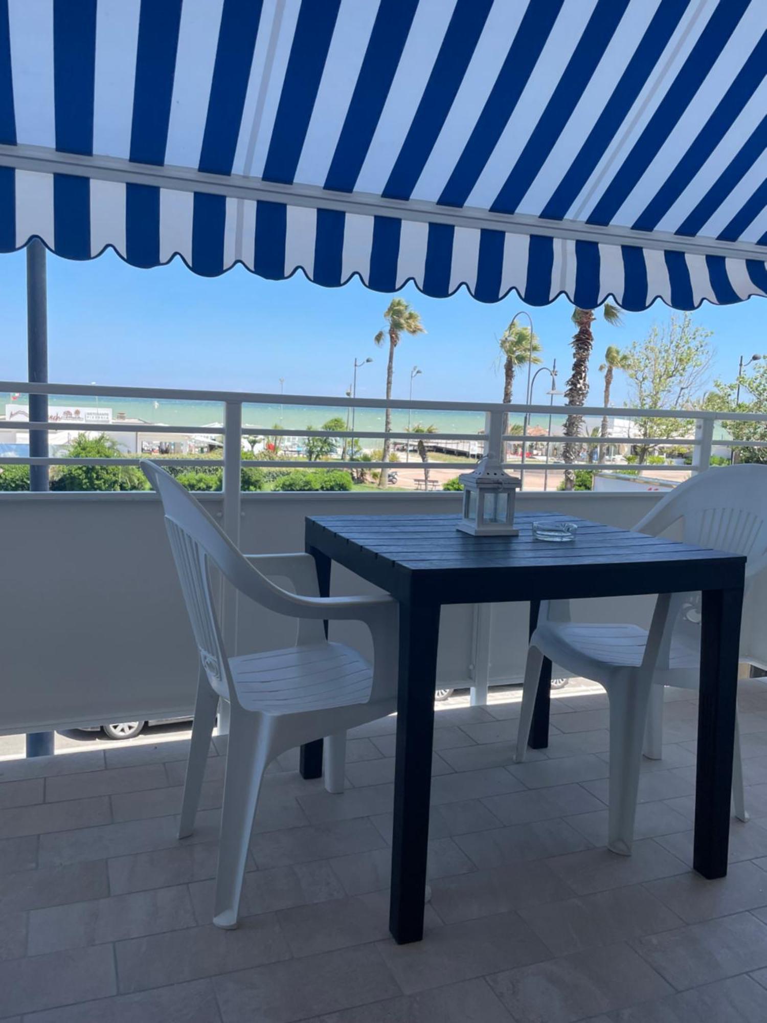 Hotel Promenade Porto SantʼElpidio Exteriör bild