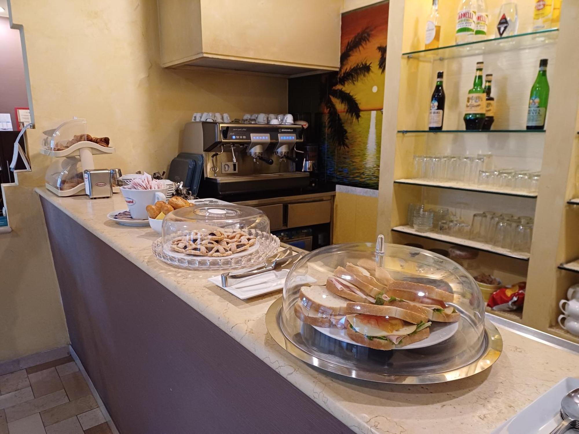 Hotel Promenade Porto SantʼElpidio Exteriör bild