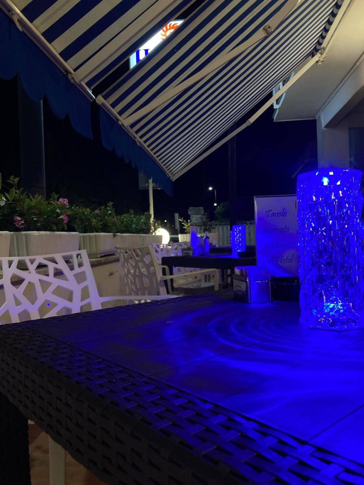 Hotel Promenade Porto SantʼElpidio Exteriör bild