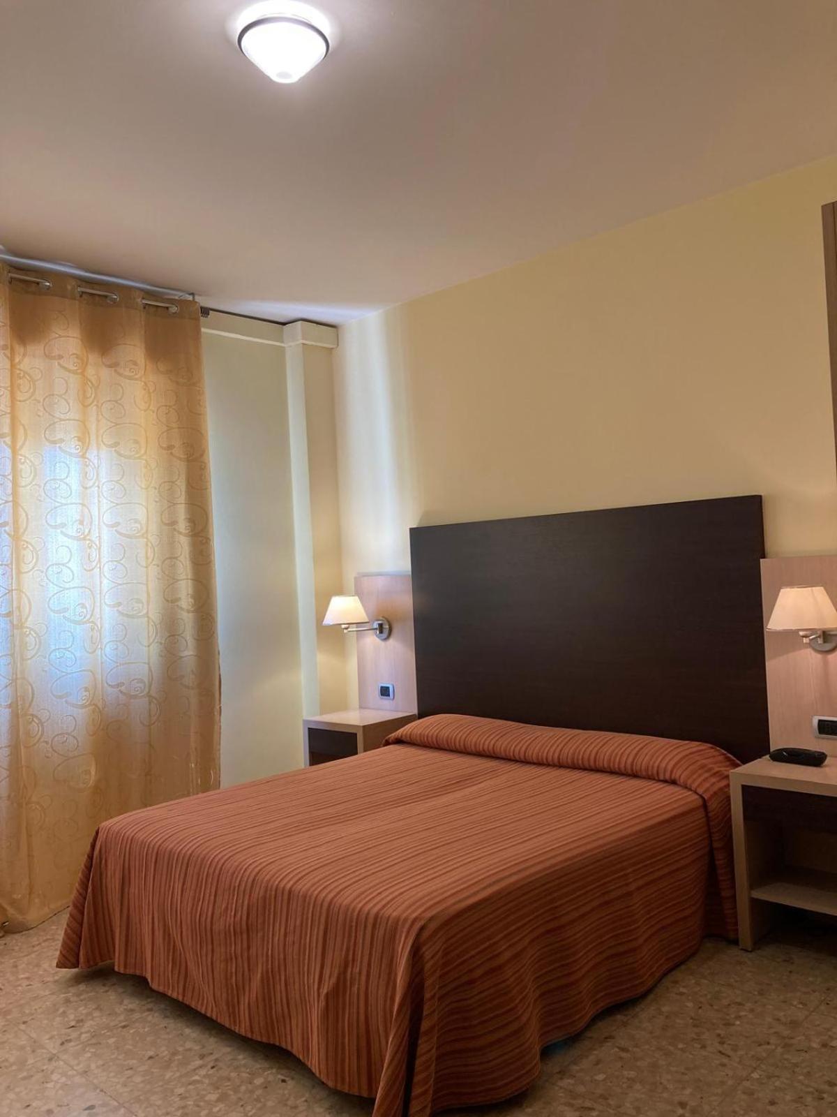 Hotel Promenade Porto SantʼElpidio Exteriör bild