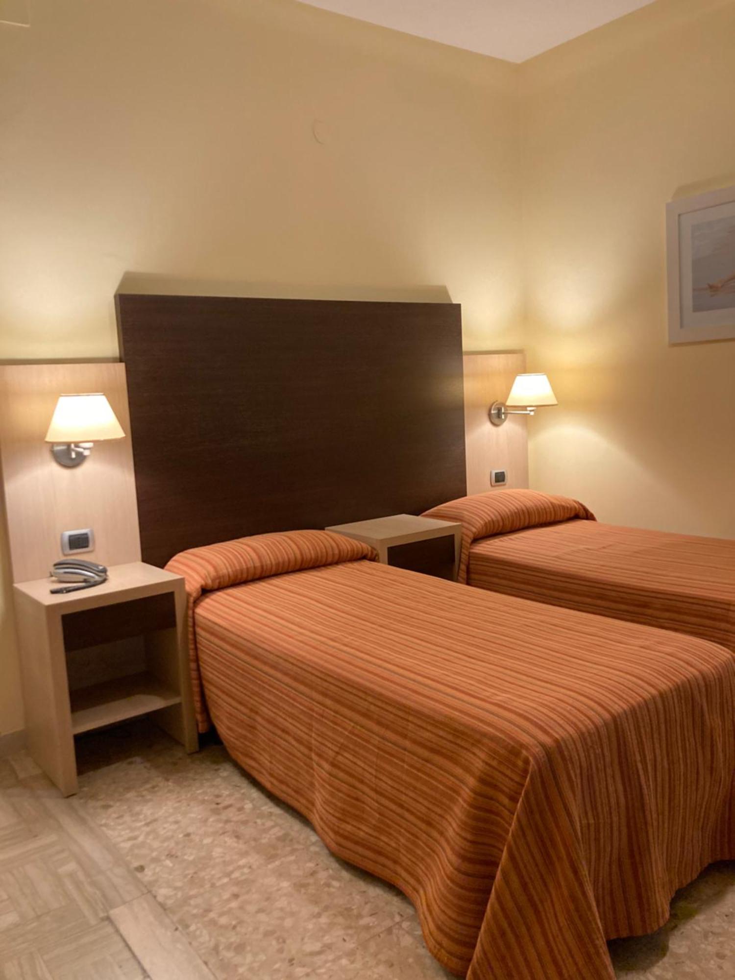 Hotel Promenade Porto SantʼElpidio Exteriör bild