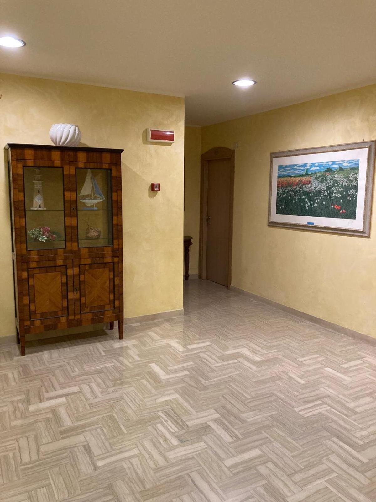 Hotel Promenade Porto SantʼElpidio Exteriör bild