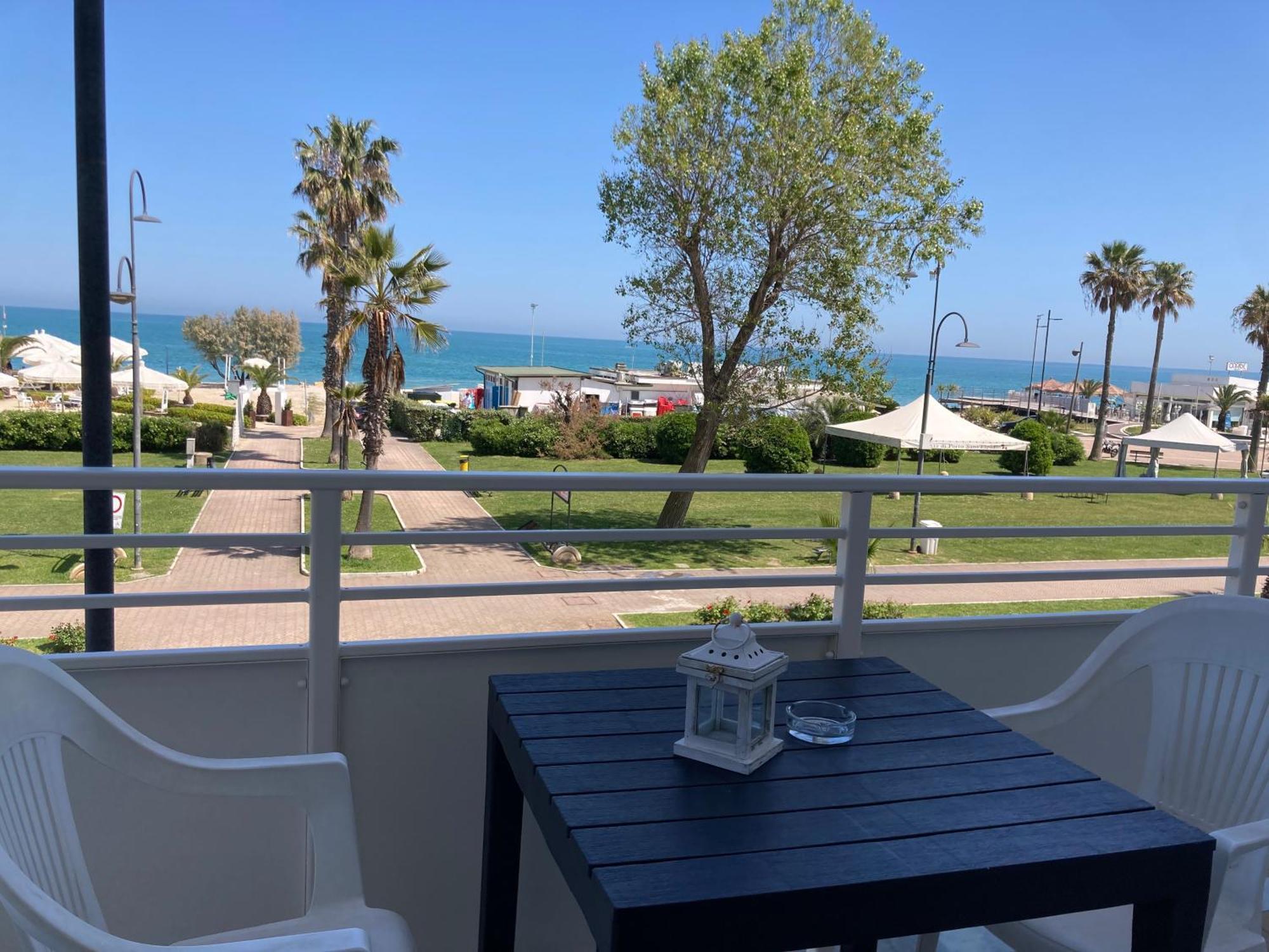 Hotel Promenade Porto SantʼElpidio Exteriör bild
