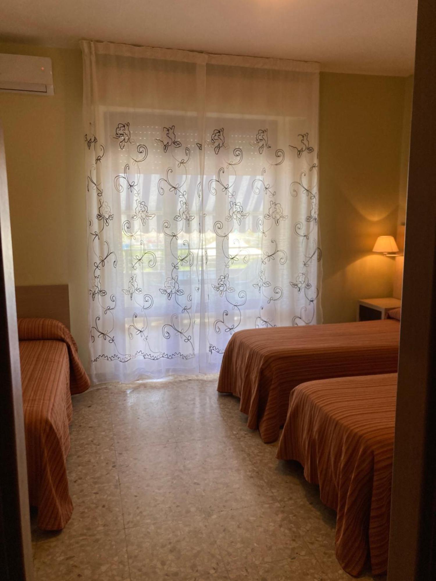 Hotel Promenade Porto SantʼElpidio Exteriör bild