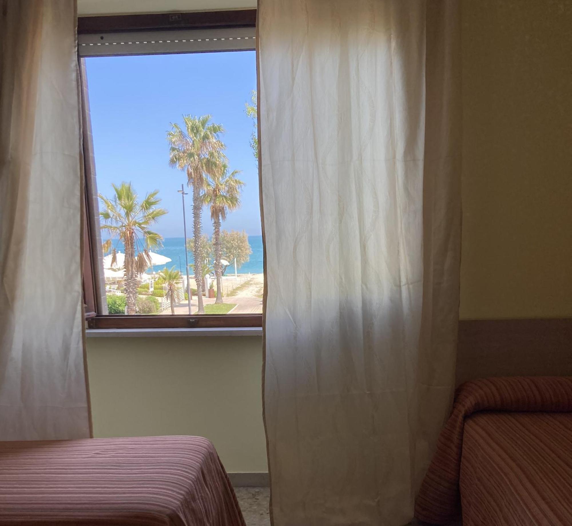 Hotel Promenade Porto SantʼElpidio Exteriör bild